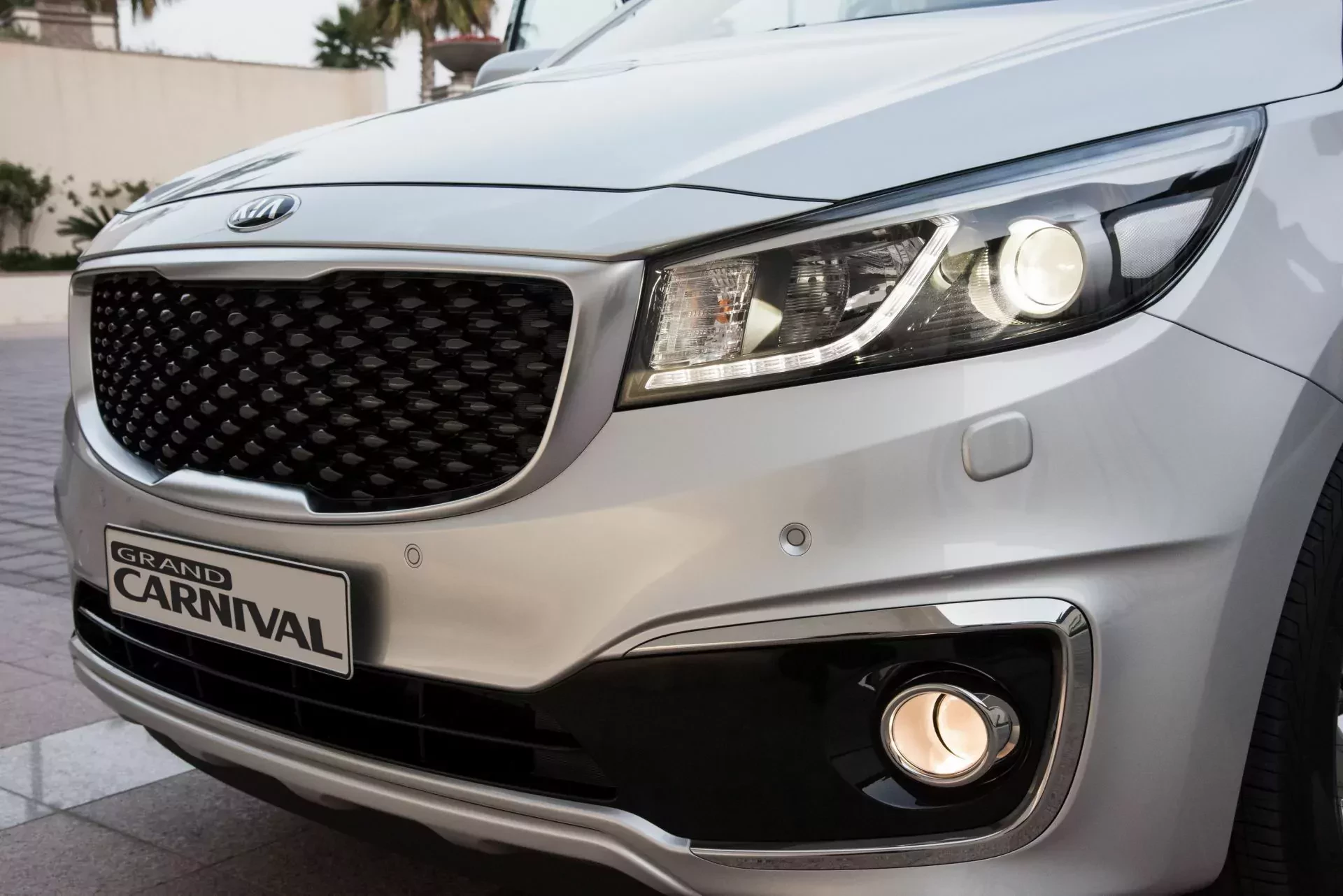 Kia Carnival cena silnik spalanie benzyna diesel rodzinny minivan