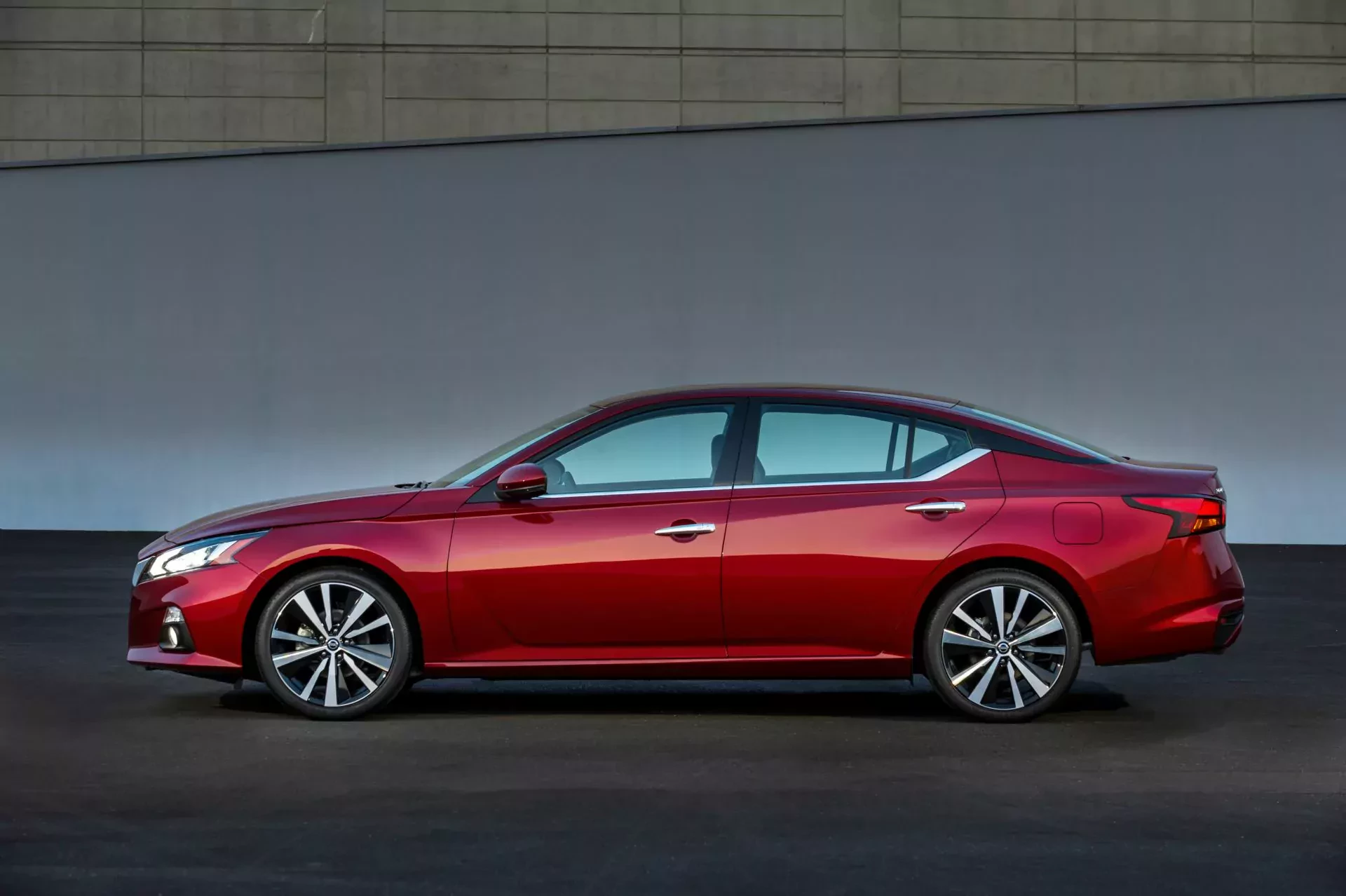 Nissan Altima cena silnik spalanie z USA osiągi moc opinie oceny