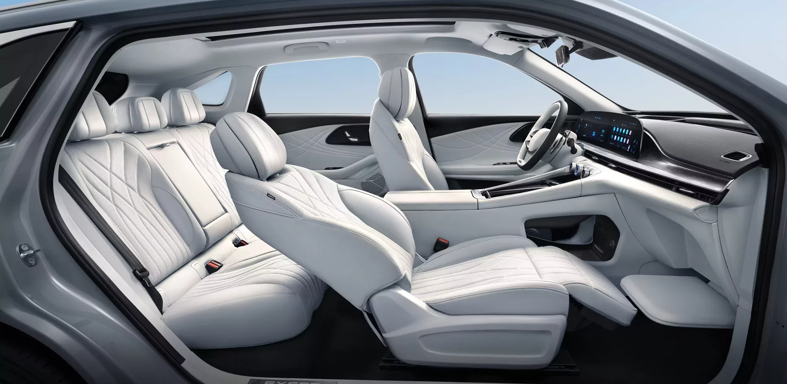 SUV Omoda 9 wnętrze