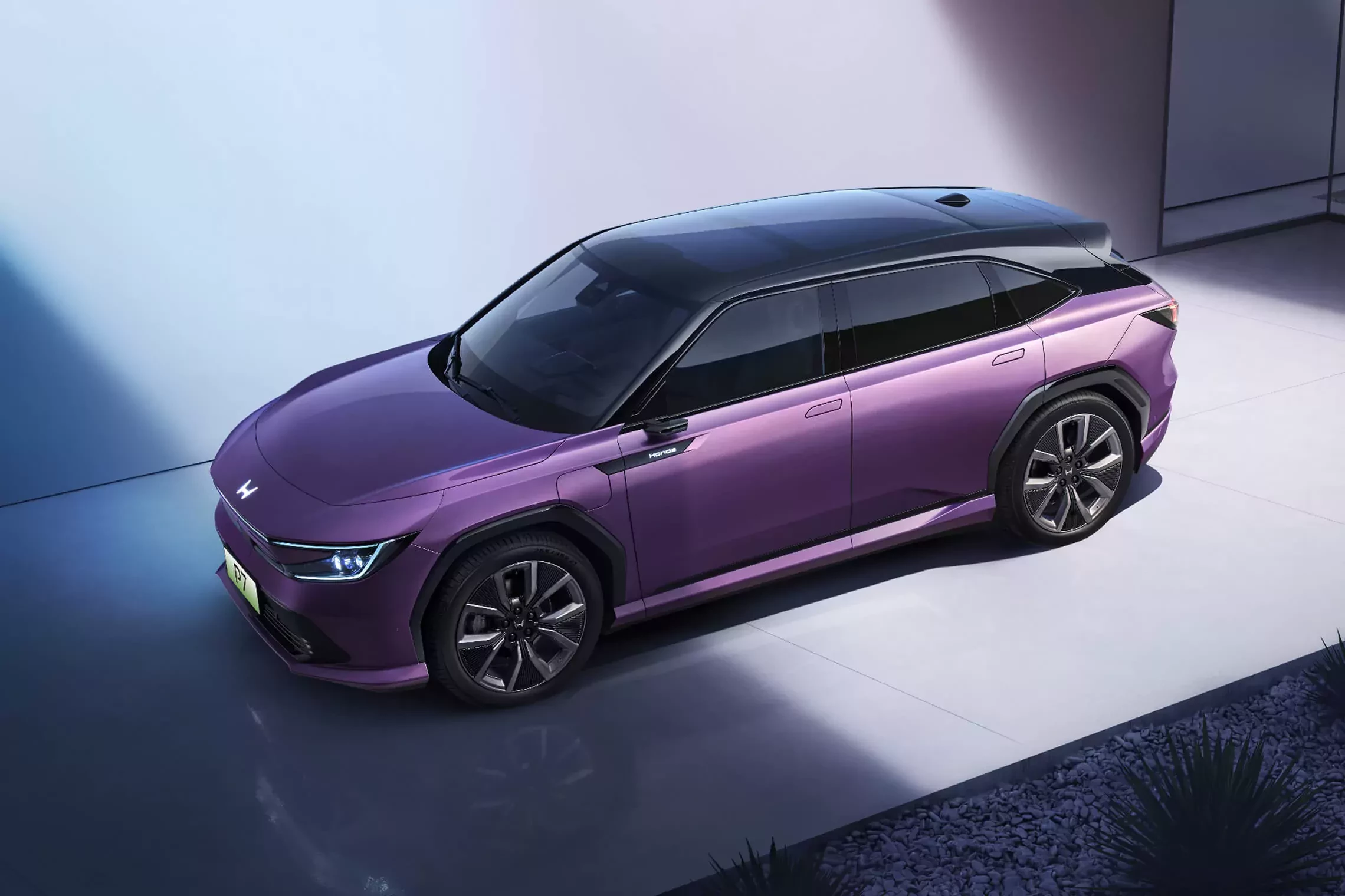 SUV Honda P7