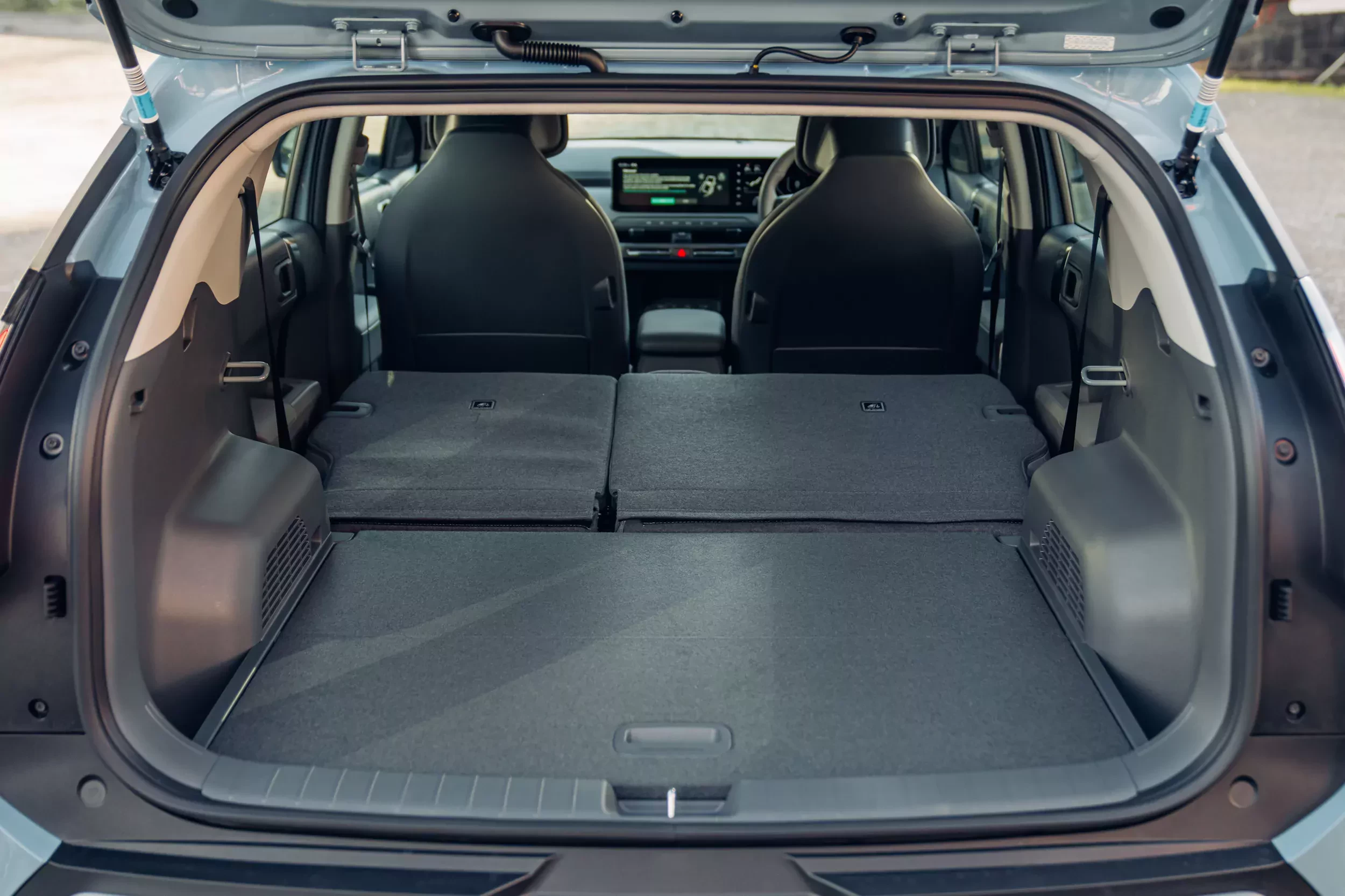SUV Kia EV3 bagażnik