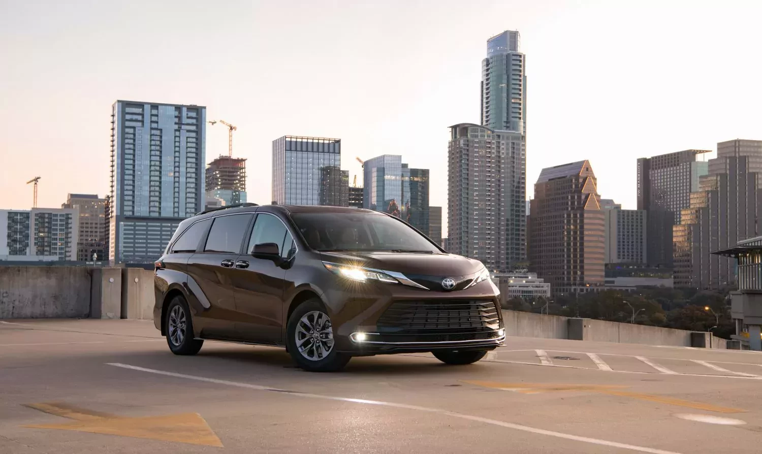 Toyota Sienna silnik moc cena spalanie sprowadzone z USA używane