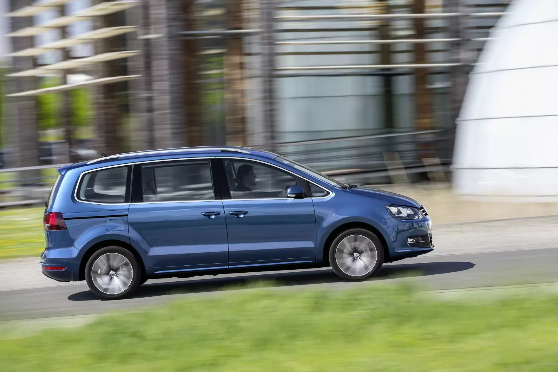 Volkswagen Sharan cena silnik spalanie rocznik używany minivan