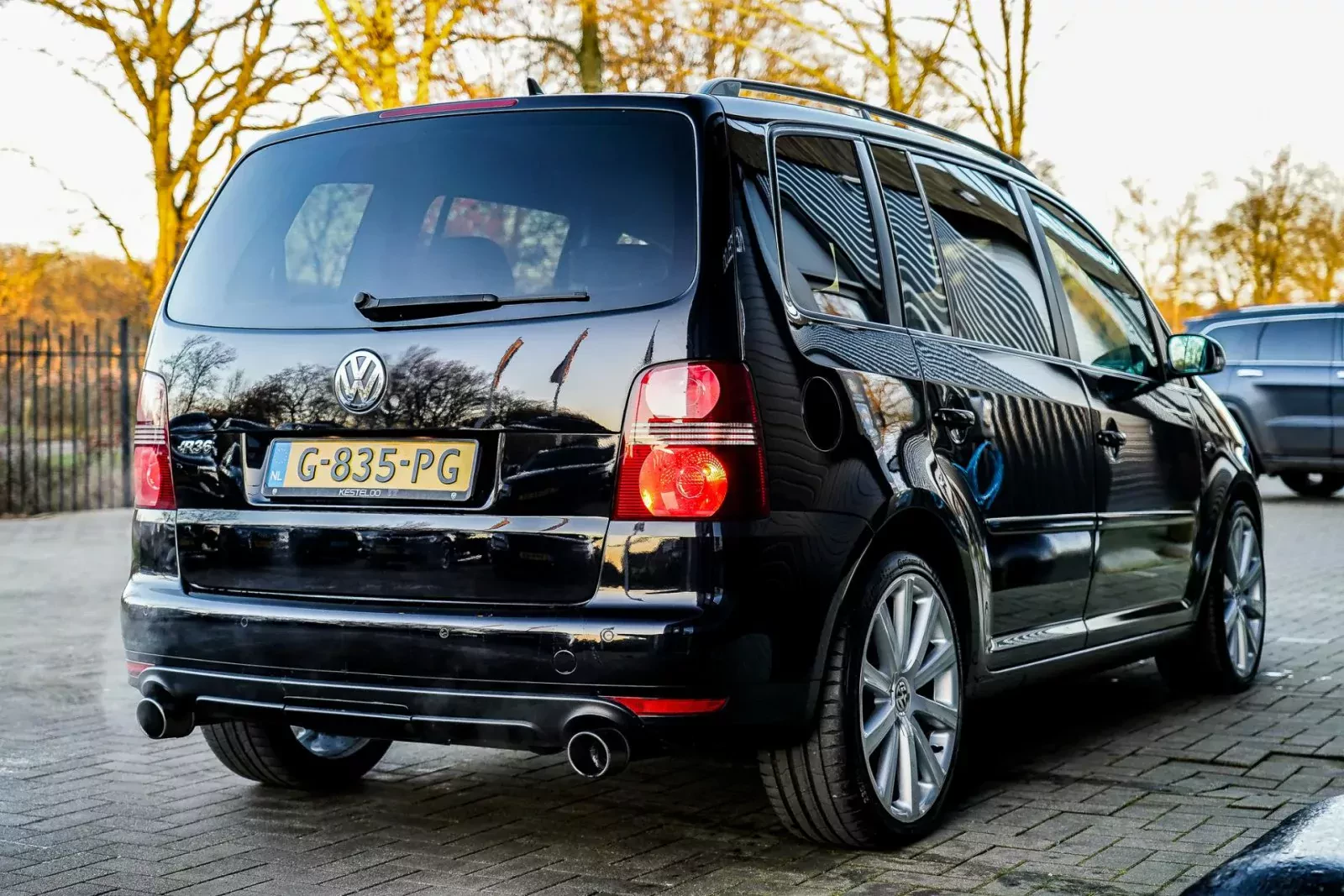 volkswagen-touran-r36