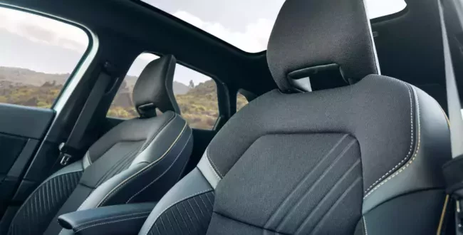 Renault Symbioz E-Tech Full Hybrid / Iconic Mercury Blue / rodzinny SUV / szklany dach / wnętrze