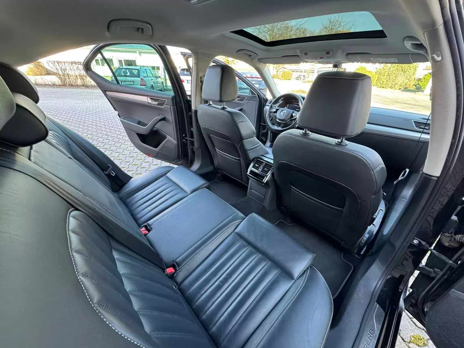 4-letnia-skoda-superb-tdi