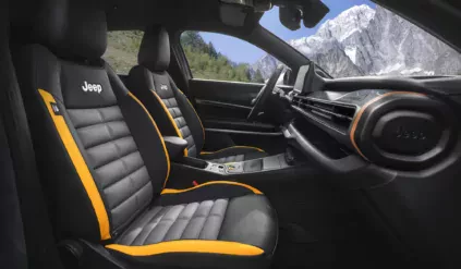 Jeep Avenger 4xe The North Face Edition wnętrze