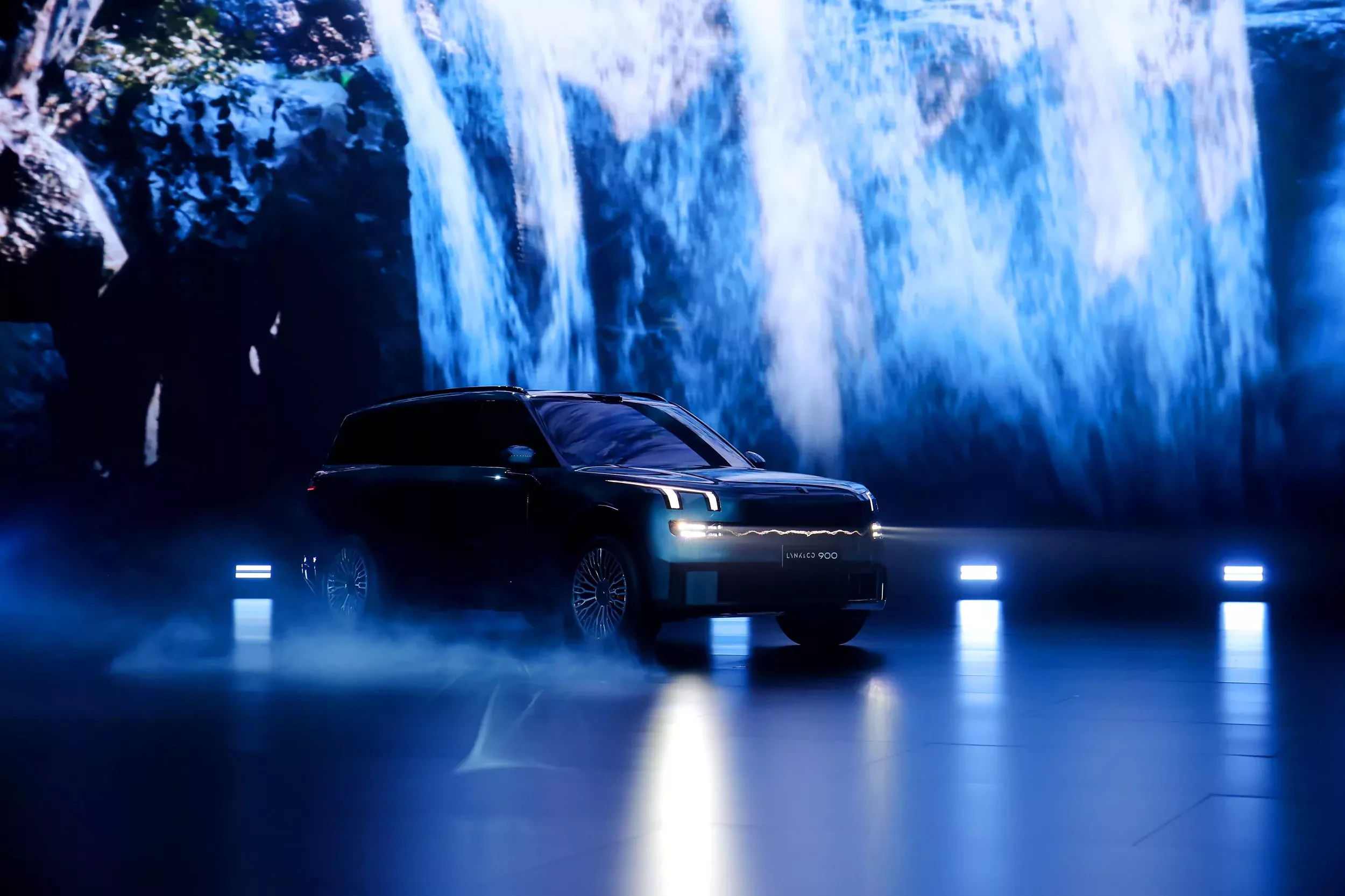 Lynk&Co 900