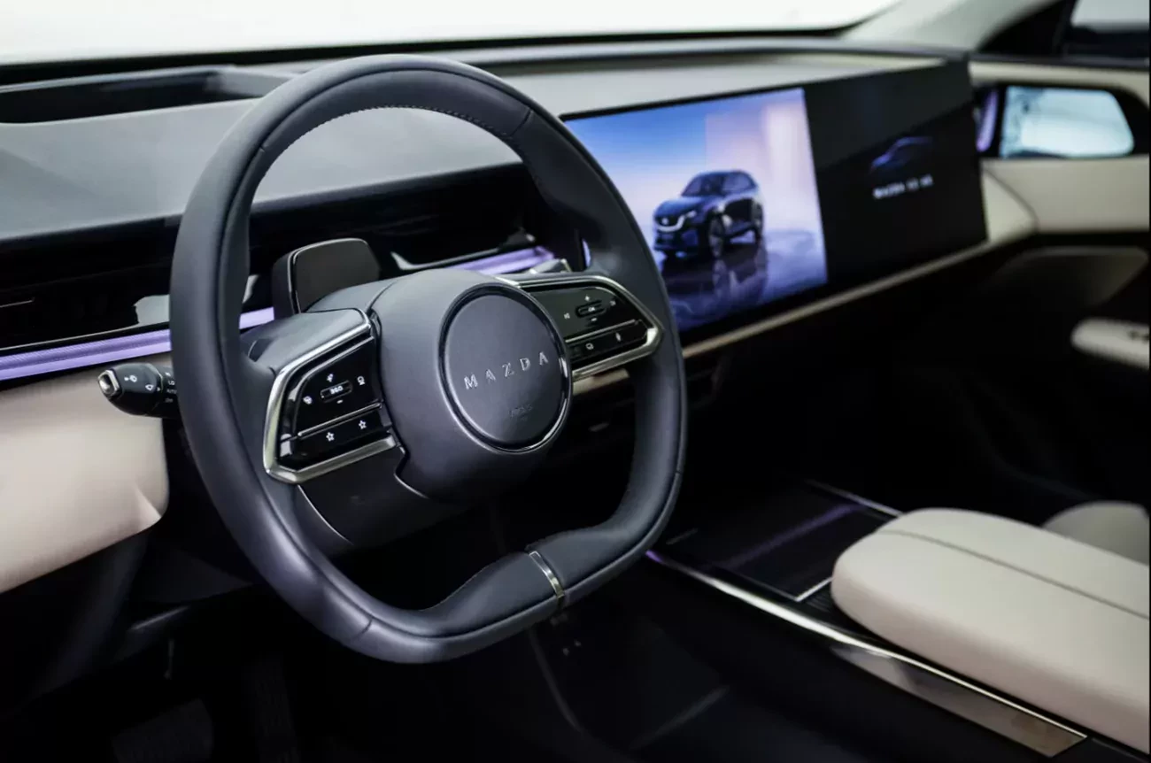 Mazda EZ60 kokpit