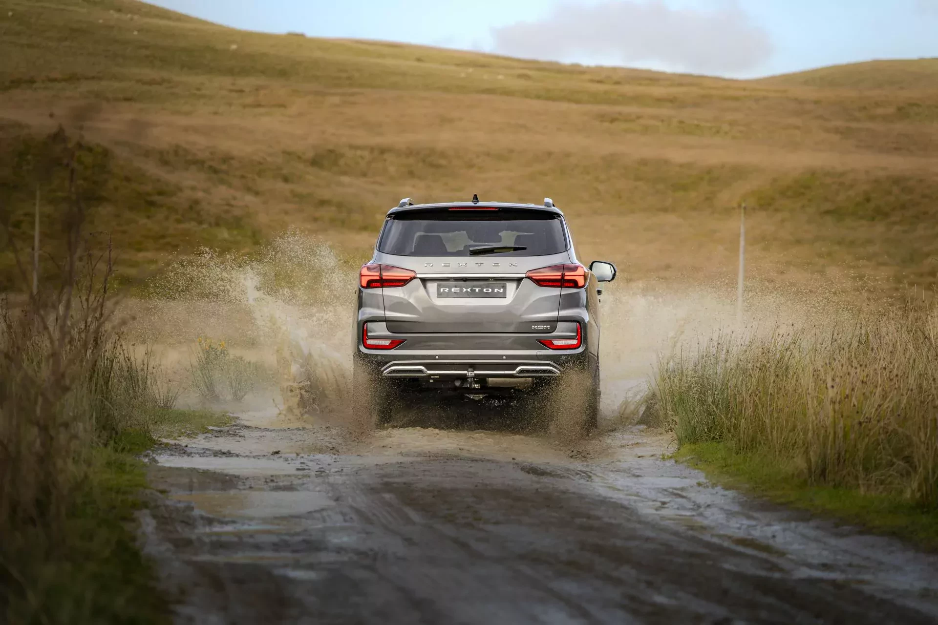 SsangYong Rexton SUV cena silnik spalanie moc osiagi KG Motors KGM tani okazja