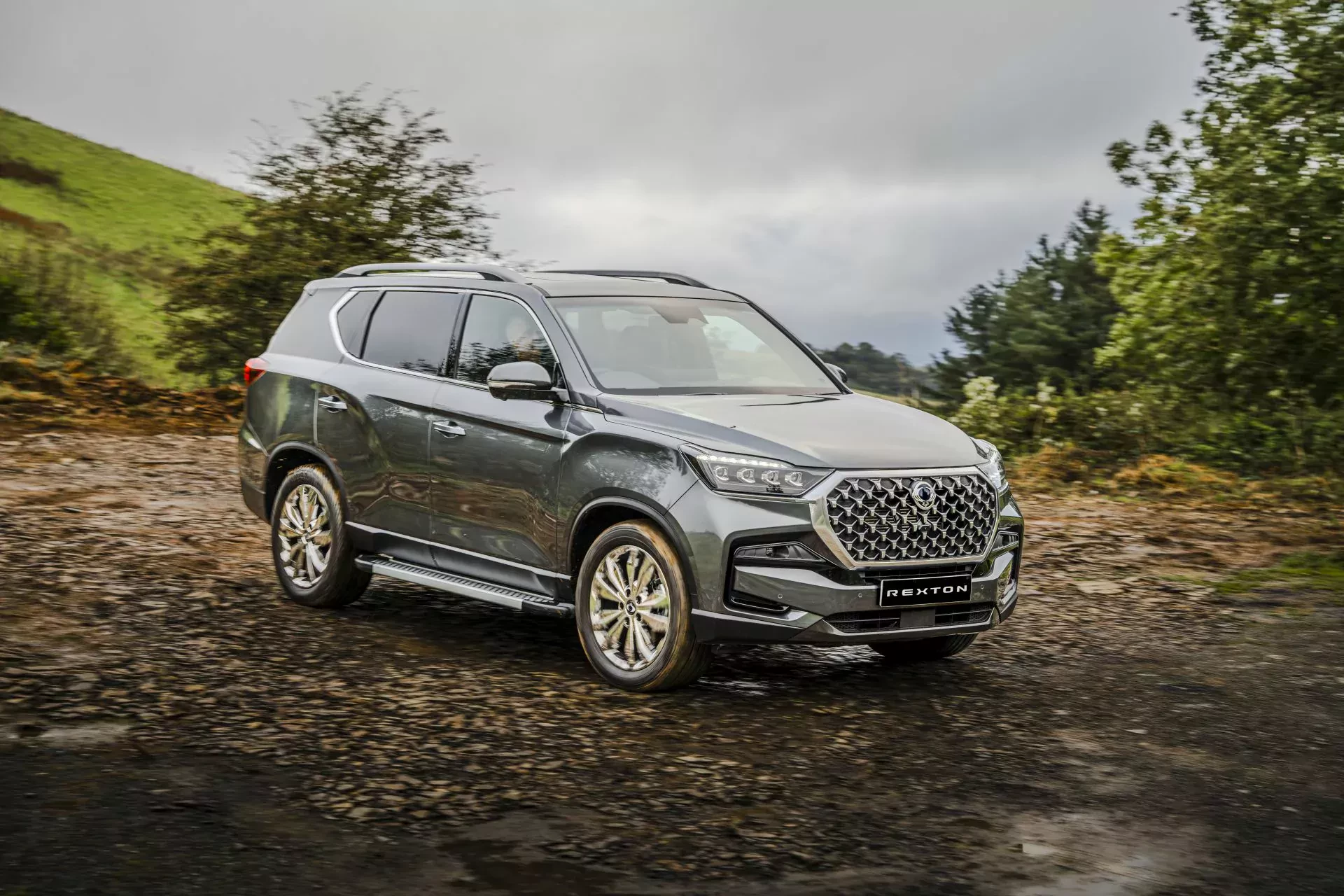 SsangYong Rexton SUV cena silnik spalanie moc osiagi KG Motors KGM tani okazja