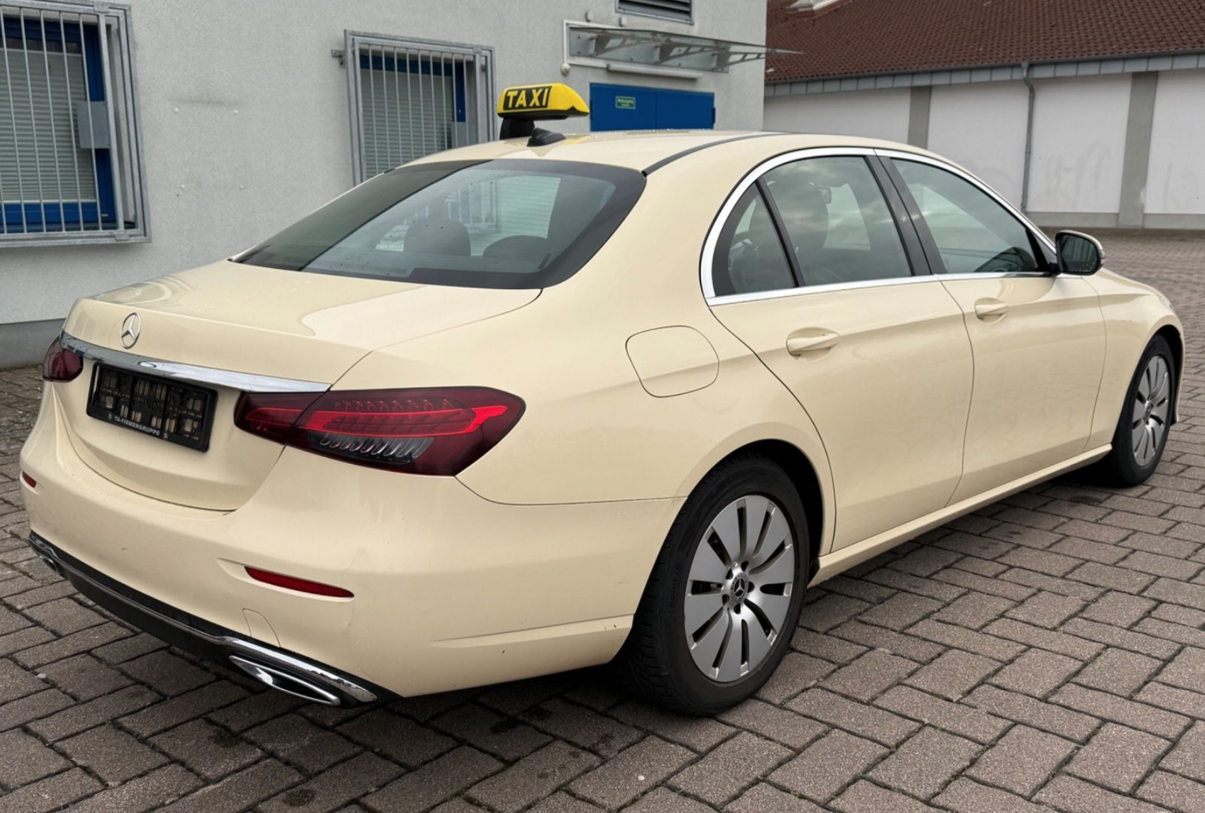 mercedes-e-klasa-taksowka-za-grosze