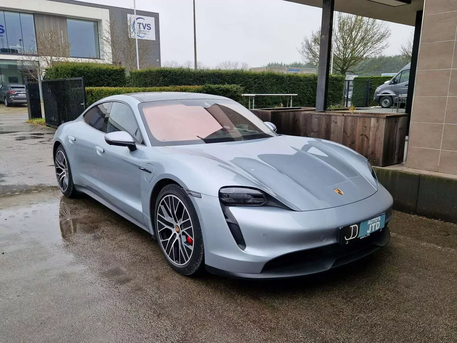 porsche-taycan-2020-za-niska-kwote