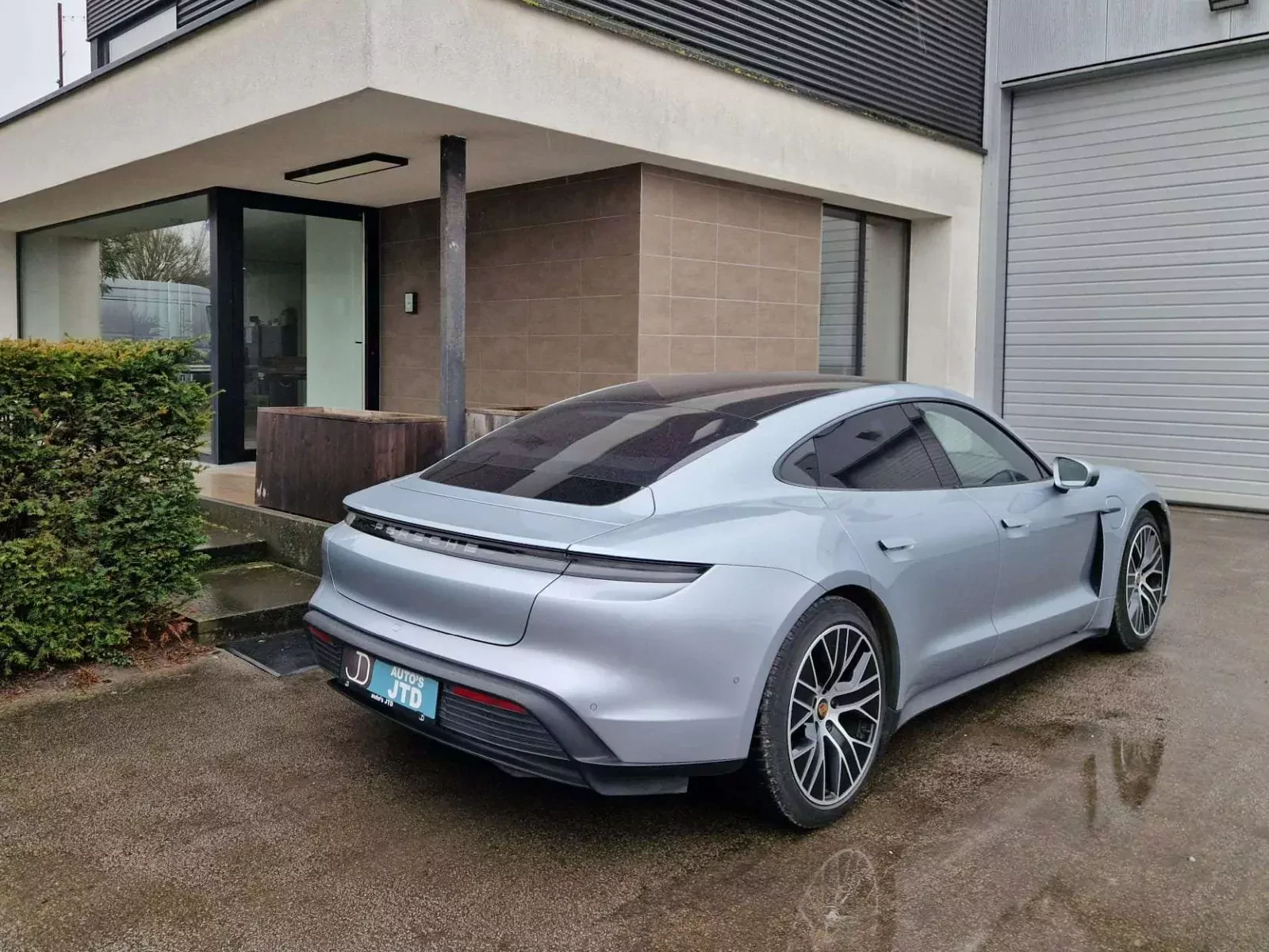 porsche-taycan-2020-za-niska-kwote