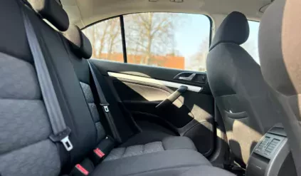 praktycznie-nowa-skoda-octavia