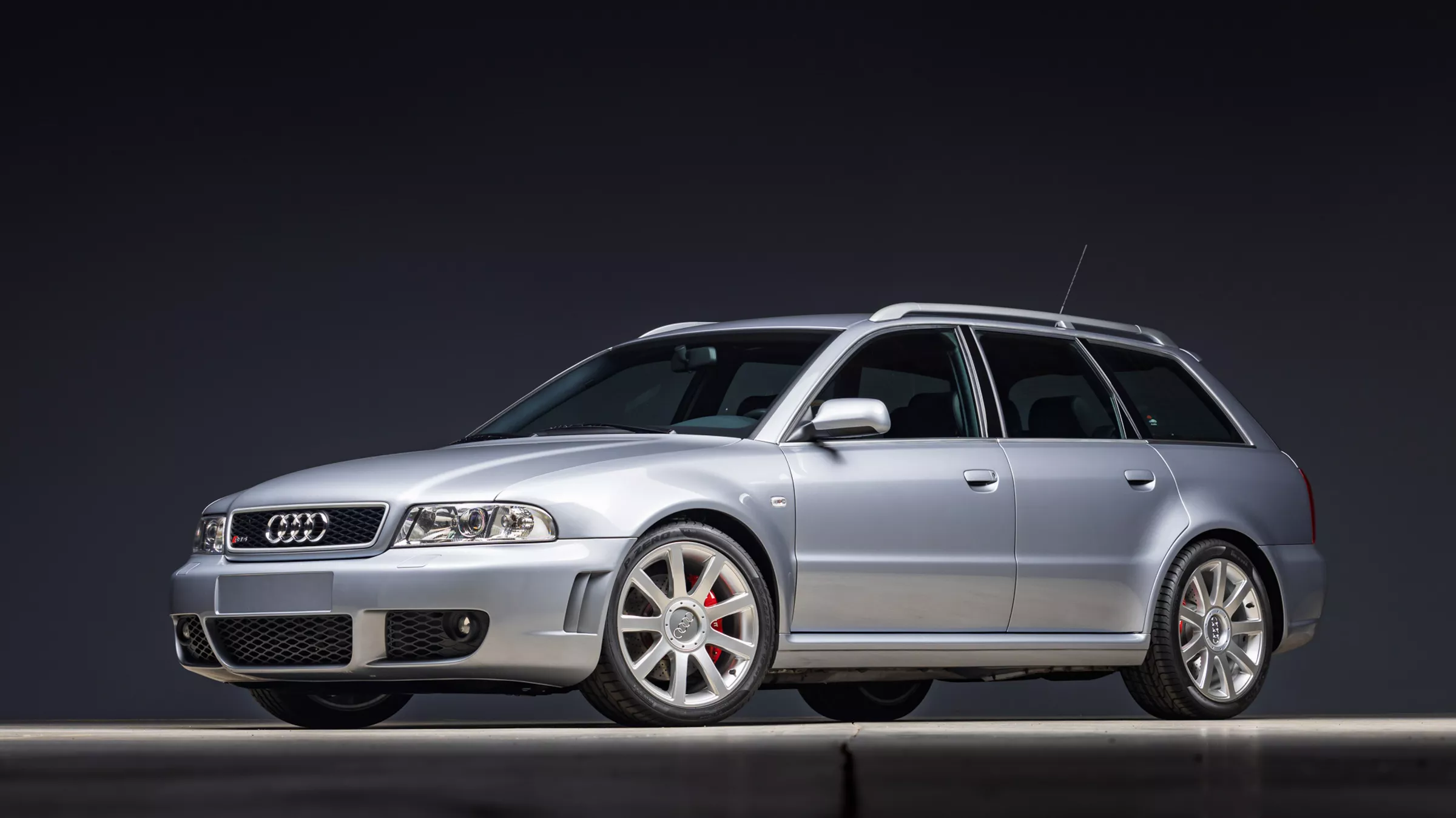 2002-Audi-RS4-exterior-00010