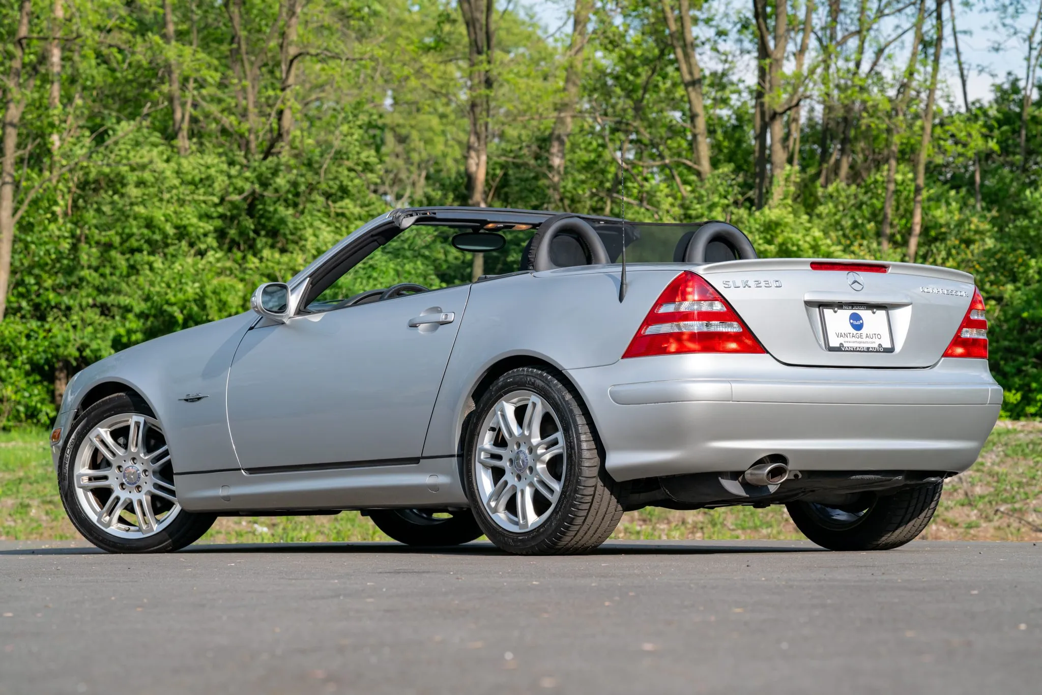2004-Mercedes-Benz-SLK-230-Special-Edition-307395-142-37601-scaled