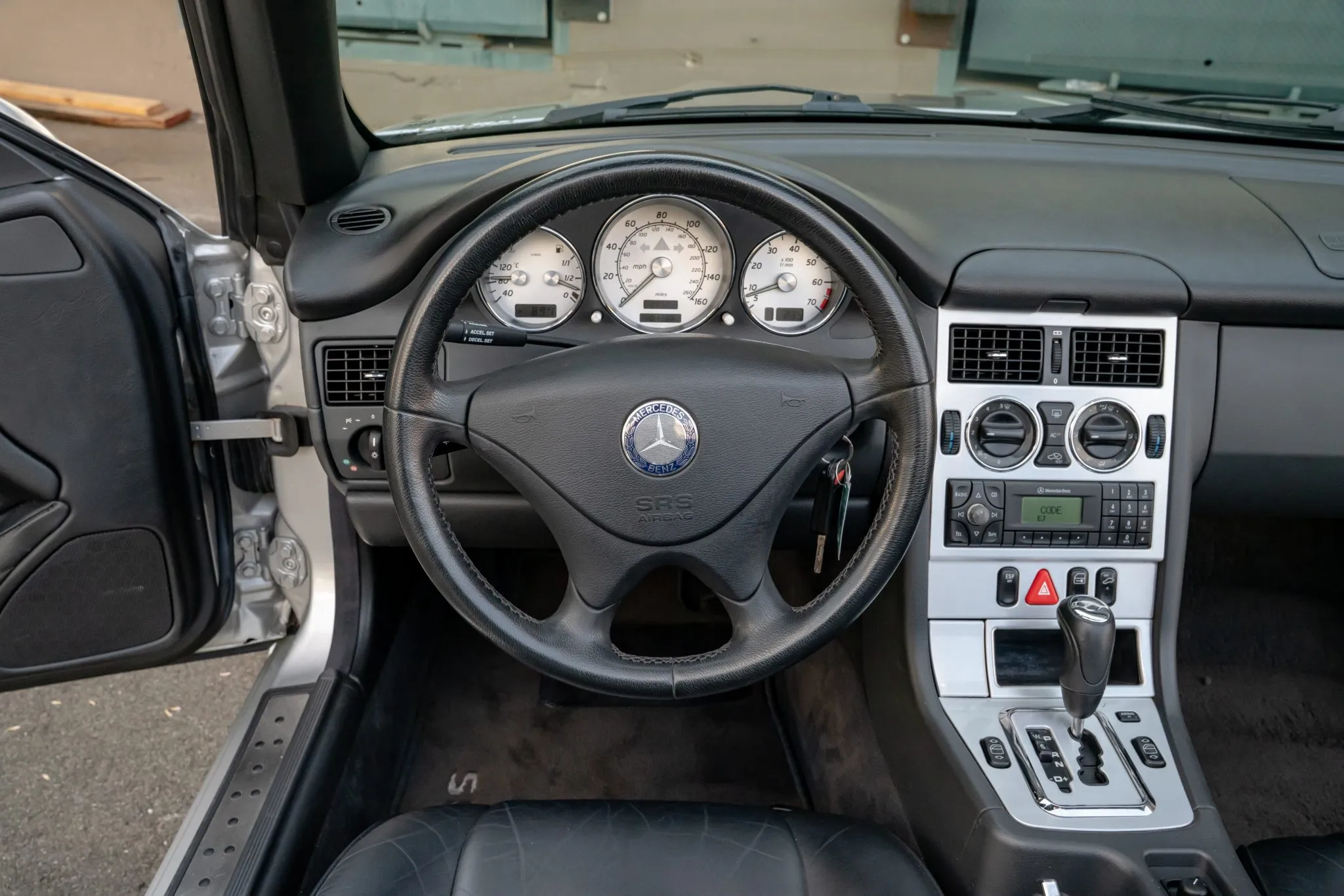 2004-Mercedes-Benz-SLK-230-Special-Edition-307395-142-37601-scaled