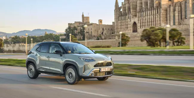 Toyota Yaris Cross Urban Khaki