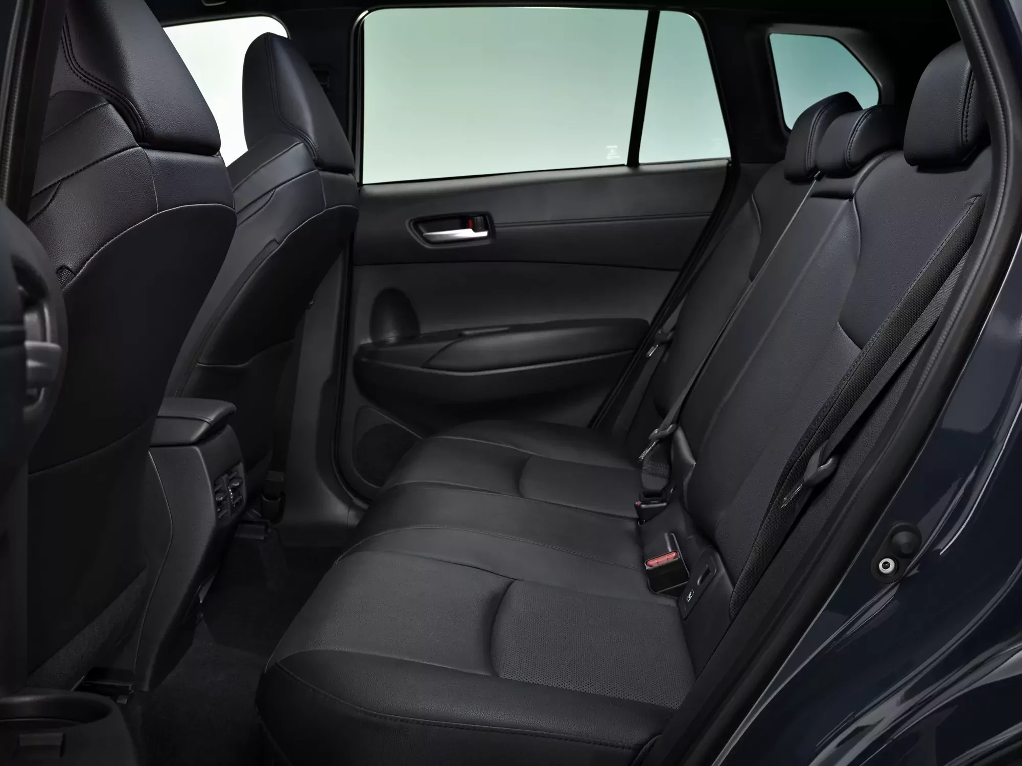 Toyota Corolla Cross GR Sport lifting 2025 tylna kanapa