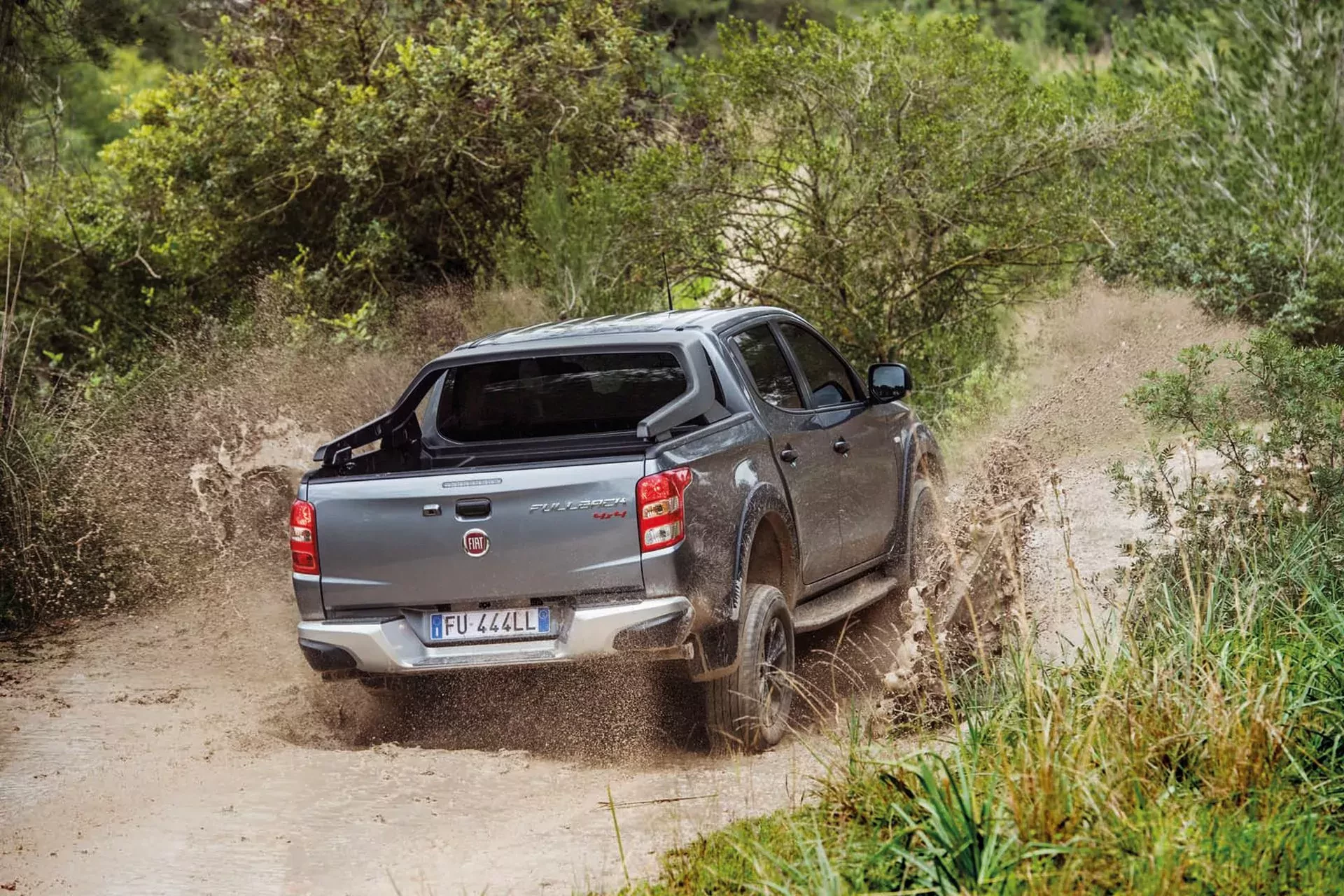 Fiat Fullback SUV pickup cena silnik spalanie moc napęd używany