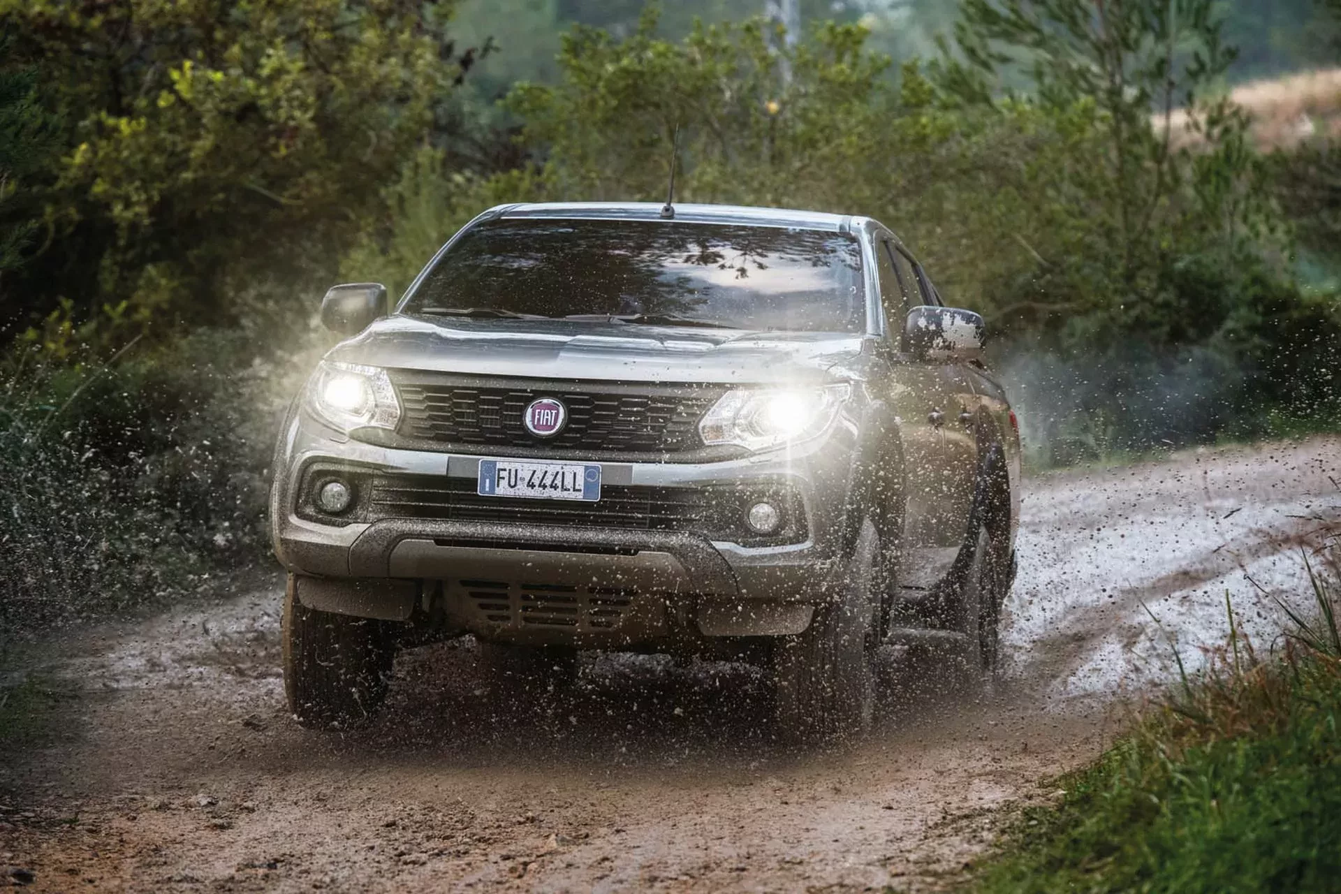 Fiat Fullback SUV pickup cena silnik spalanie moc napęd używany