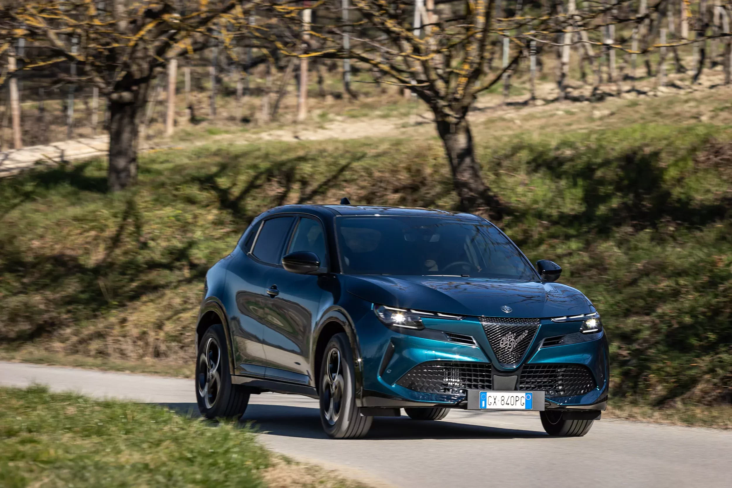 SUV Junior Ibrida Q4