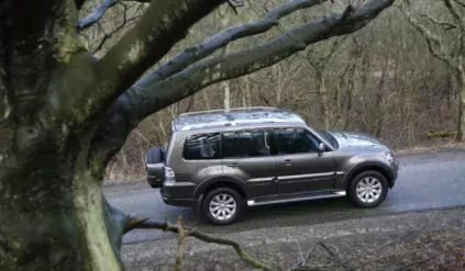 Mitsubishi Pajero silniki cena osiągi moc napęd SUV ceny używane