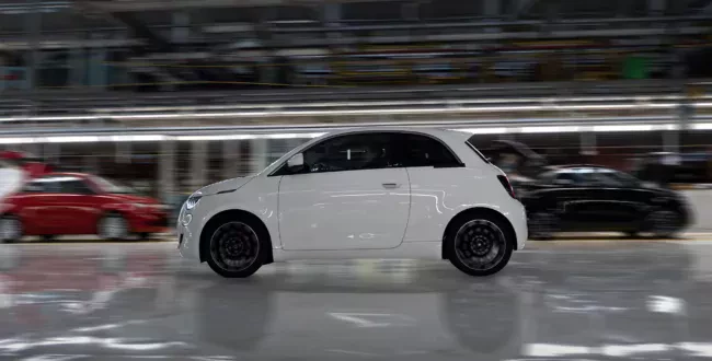 Nowy Fiat 500 Hybrid first pictures