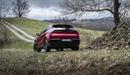 SUV Alfa Romeo Junior IbridaQ4