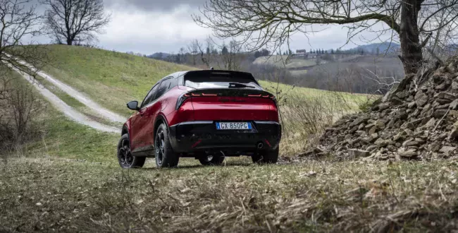 SUV Alfa Romeo Junior IbridaQ4