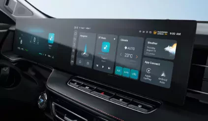 MG HS PHEV wnętrze ekran dotykowy