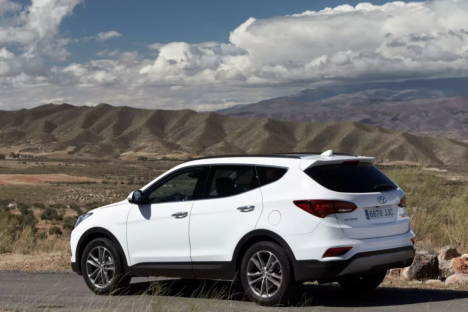 duzy-suv-hyundai-santa-fe