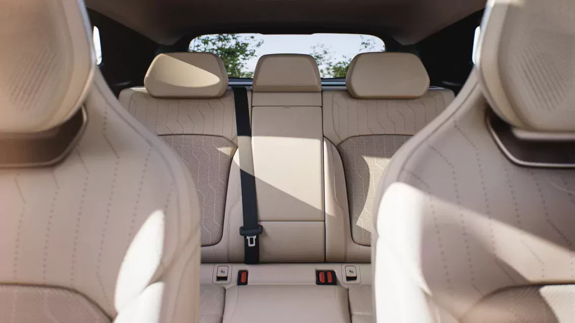 Wnętrze Lynk & Co 08