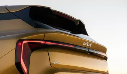 kia-k4-kombi-sedan-europa