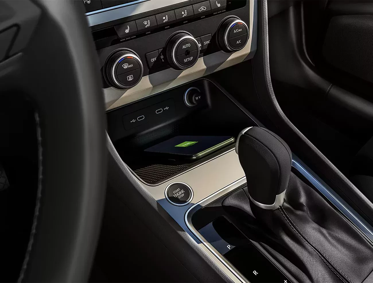SUV Seat-Ateca-detailed-connectivity-with-box-charger