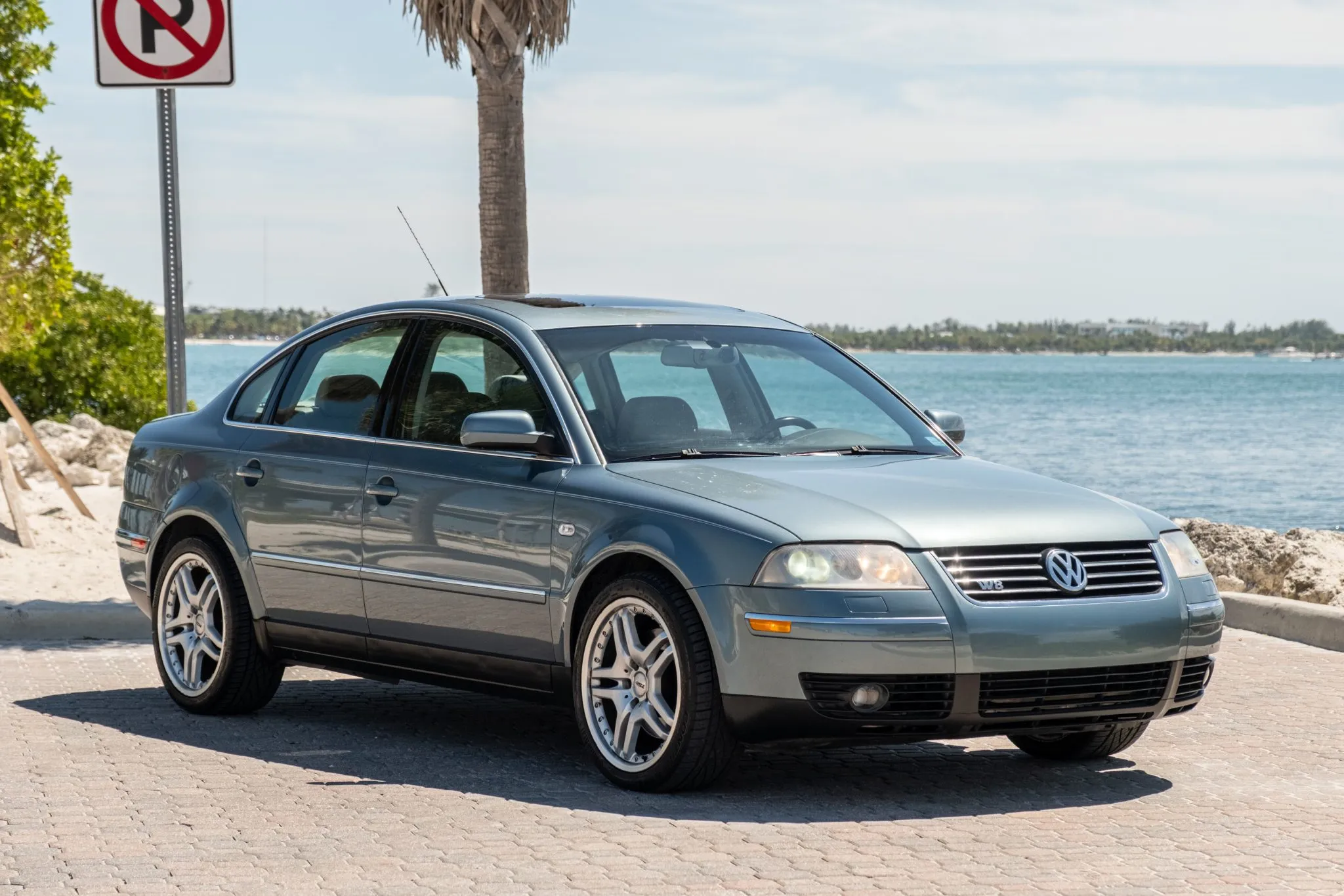 volkswagen-passat-2003-w8