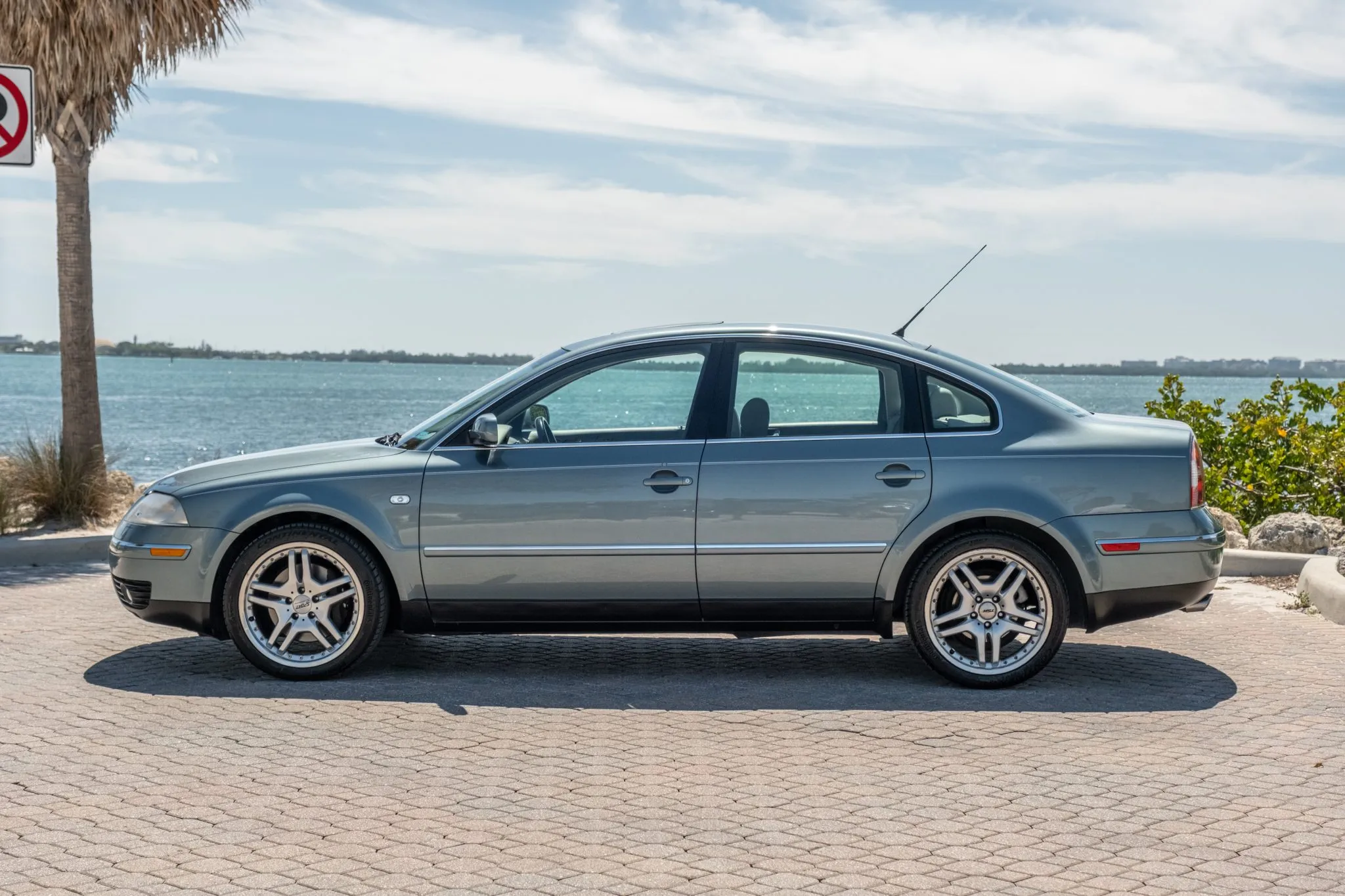 volkswagen-passat-2003-w8