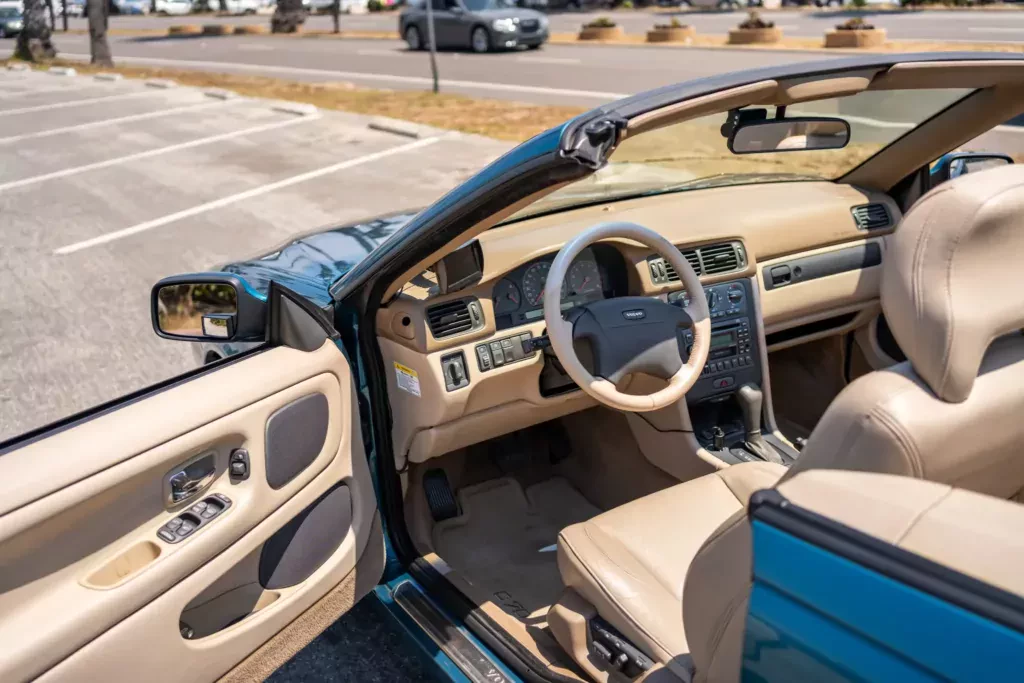 2001_volvo_c70_2001_volvo_c70_d66043de-2d0f-411e-aab2-d3b5c1164252-Dke2PH-08619-08620-scaled