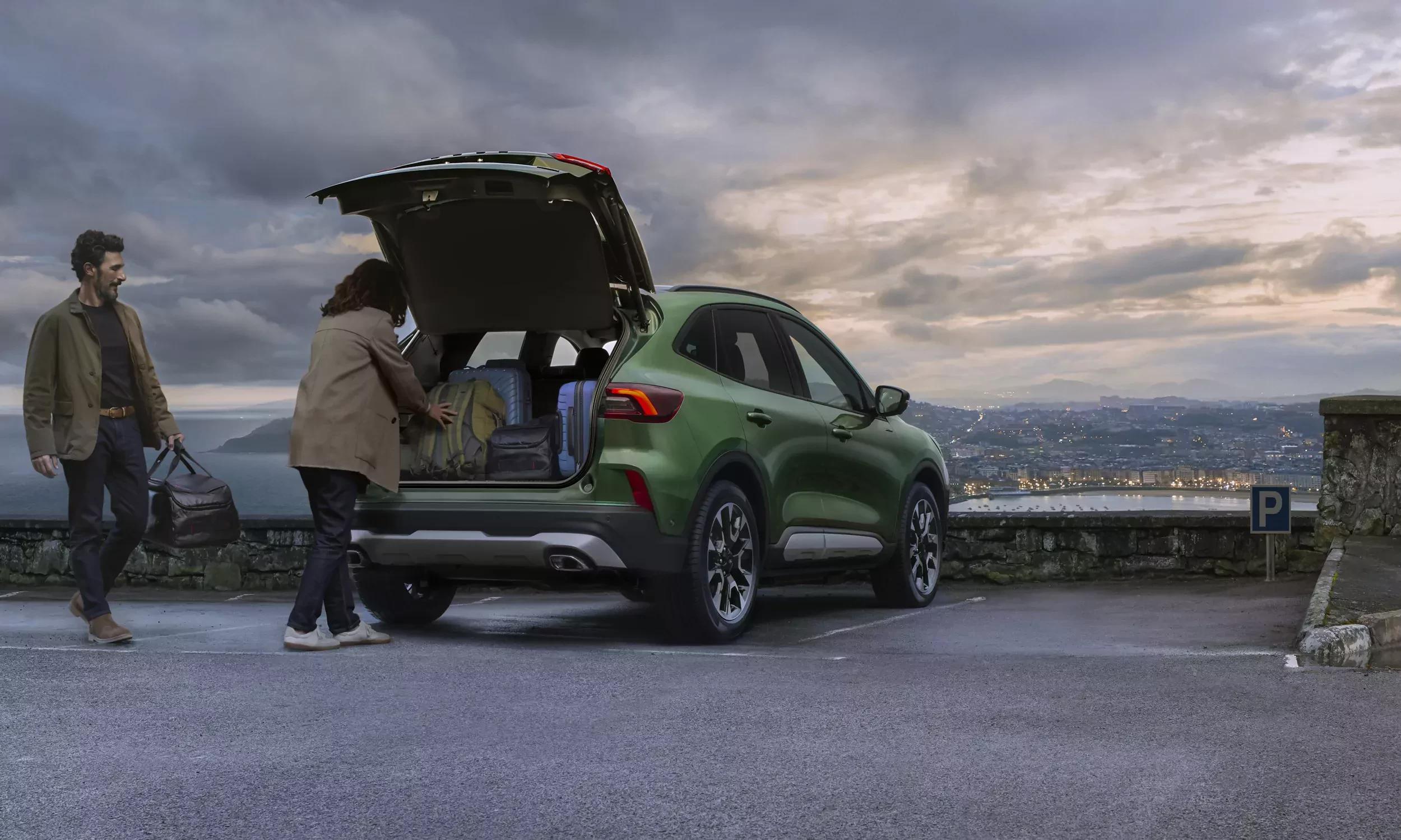 Ford Kuga bagażnik 2025