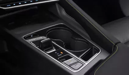 Rywal Skody Superb Bestune B70, w rozmiarze BMW serii 5 detale wnętrza