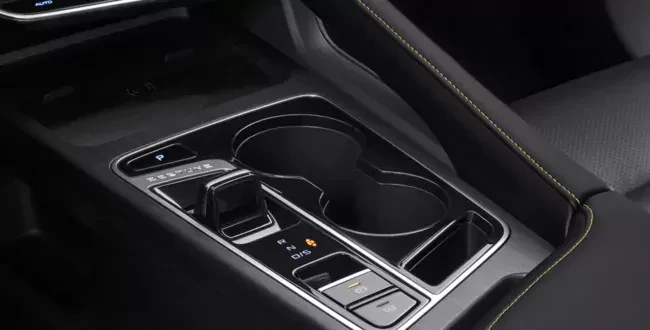 Rywal Skody Superb Bestune B70, w rozmiarze BMW serii 5 detale wnętrza