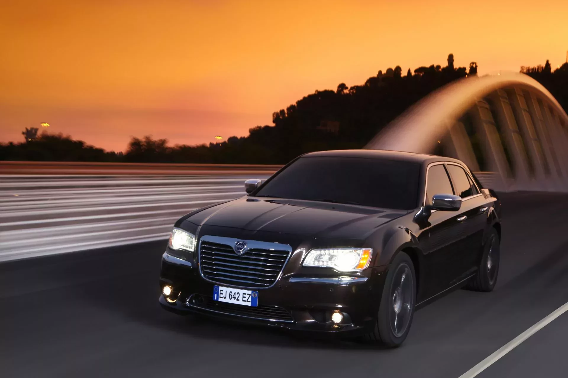 Lancia Thema limuzyna na każdą kieszeń moc ceny cena opinie oceny silnik