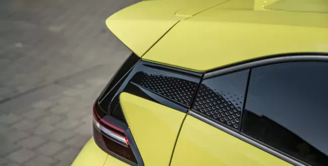 Nie jest SUV-em a BYD odniósł nim sukces _DOLPHIN SURF