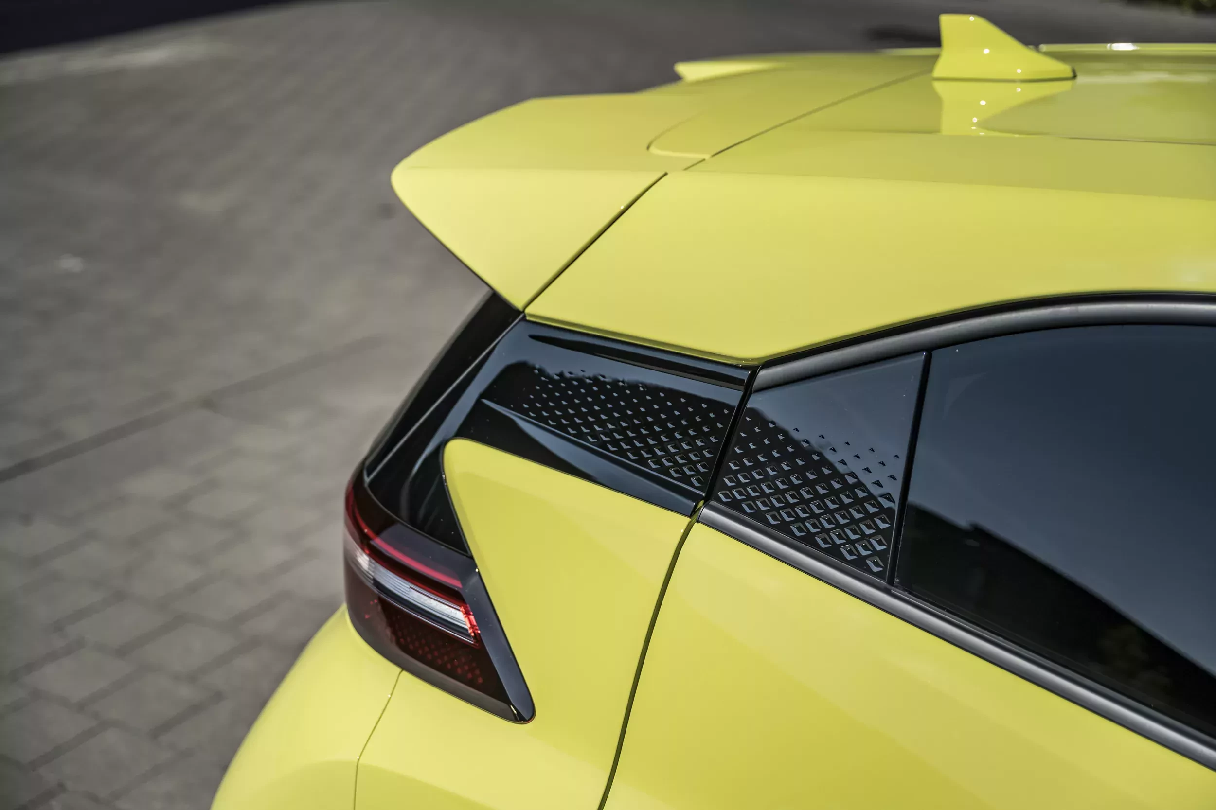 W tym europejskim kraju już prawie nikt nie chce europejskich samochodów. BYD zrobiło ceny jak w Chinach i spuściło łomot konkurencji