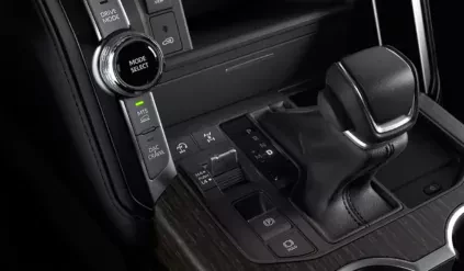 Toyota-Land-Cruiser-Hybrid int