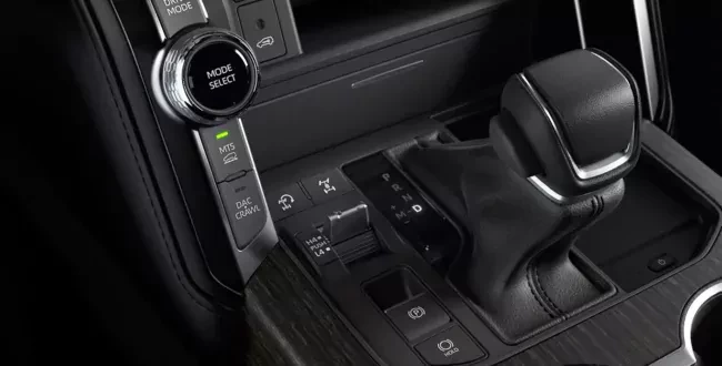 Toyota-Land-Cruiser-Hybrid int