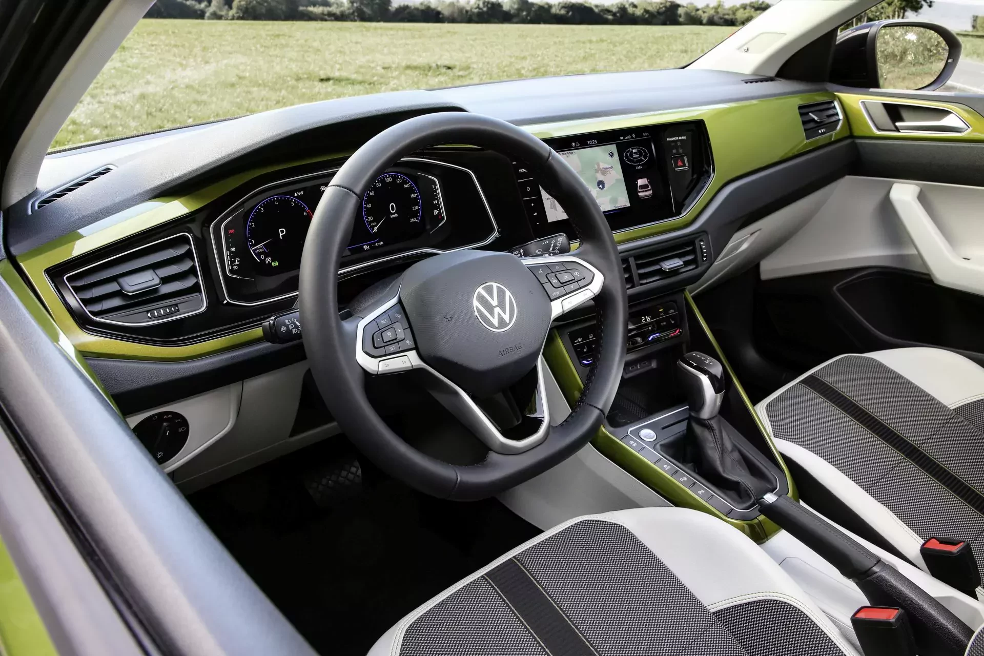 Nowy SUV Volkswagena z DSG za 77 tys. zł wywraca stolik. Polacy doczekali się i masowo wyjeżdżają nimi na drogi