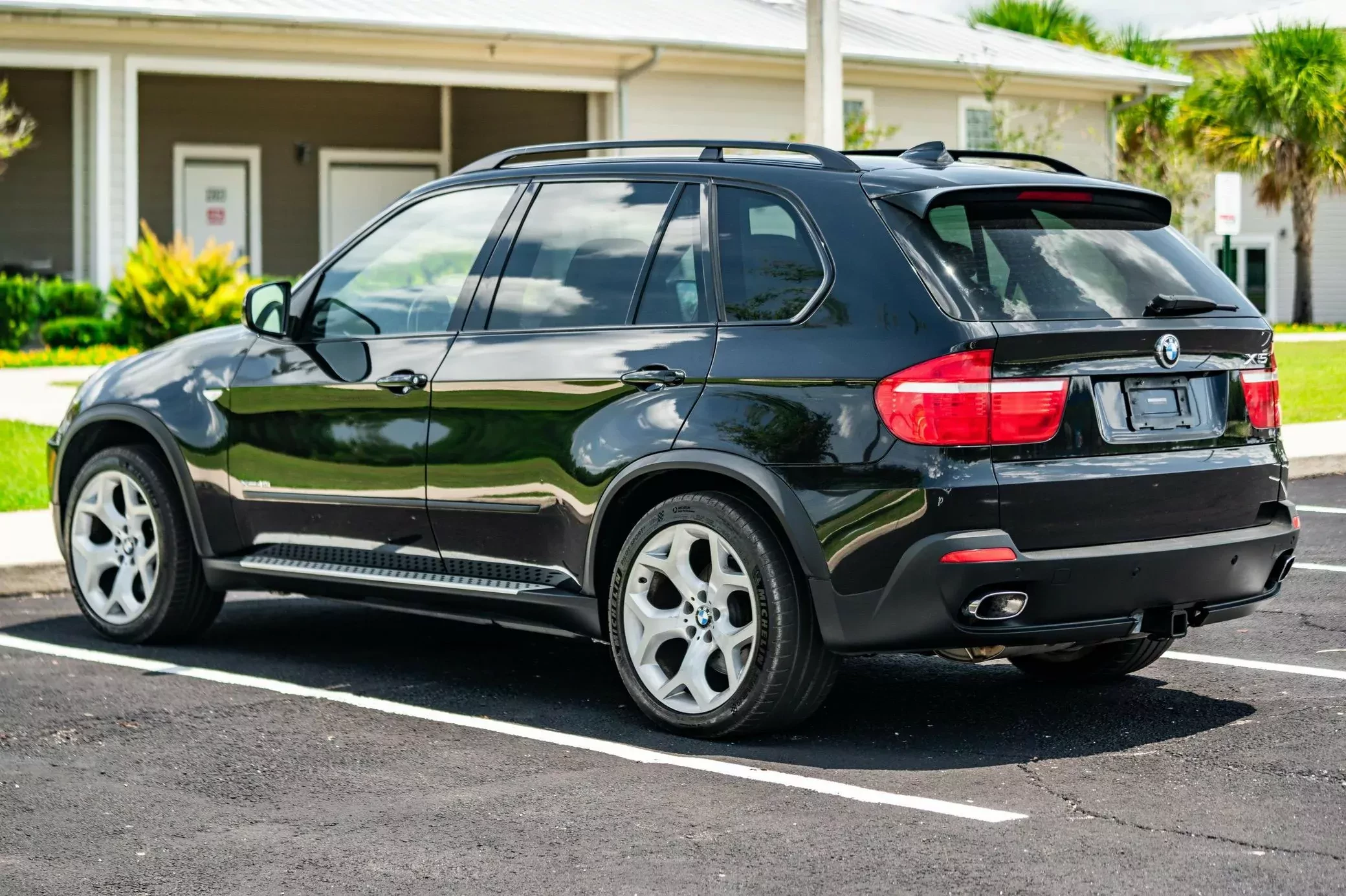 bmw-x5-xdrive-suv-v8