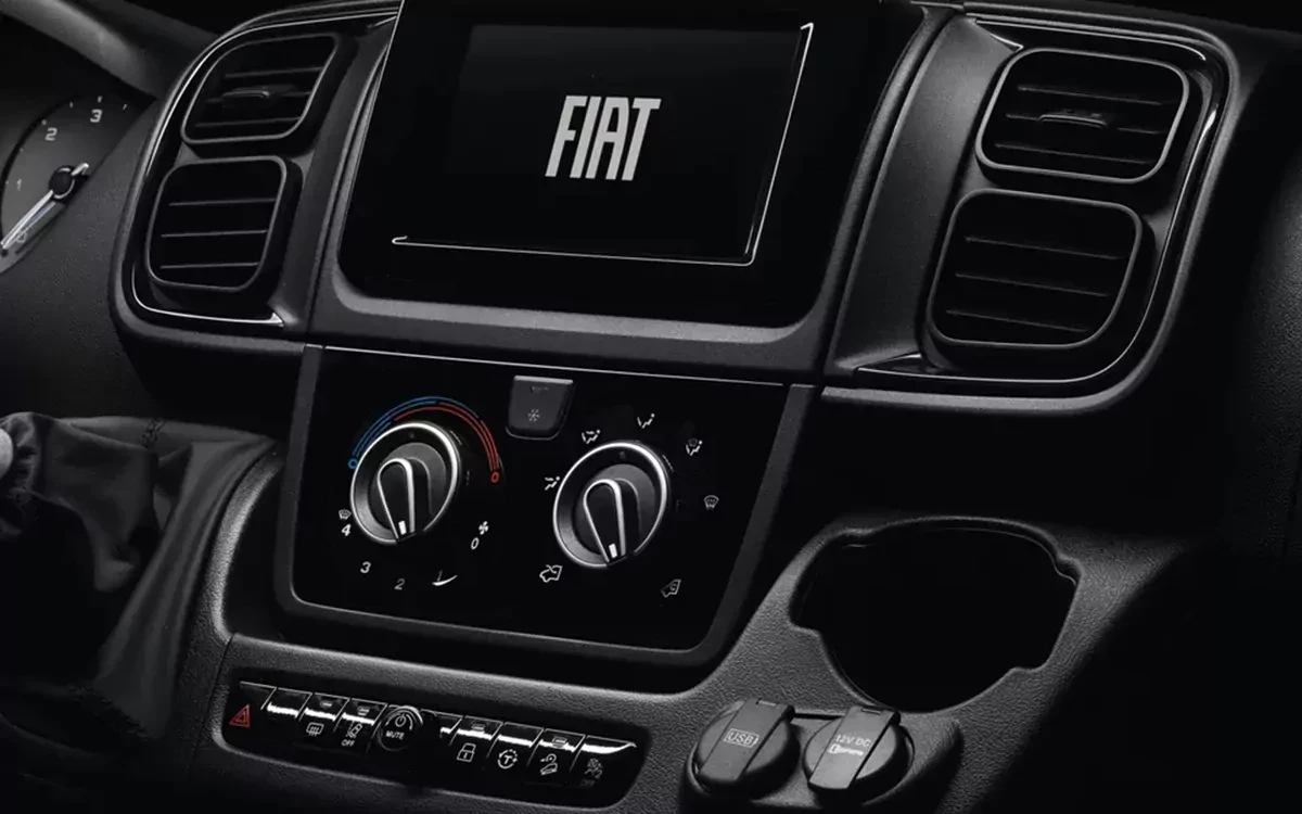 Niemcy nałogowo sprawiają sobie Fiata z Polski. Tylko jeden SUV częściej trafia tam do prywatnych garaży